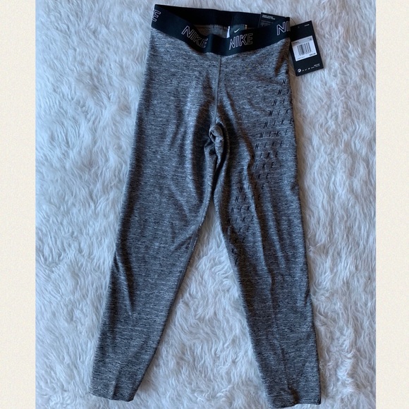 NWT Nike Victory Tight Fit Cropped Legging - Picture 2 of 8